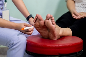 Symptoms of Peripheral Neuropathy and Its Impact on the Feet